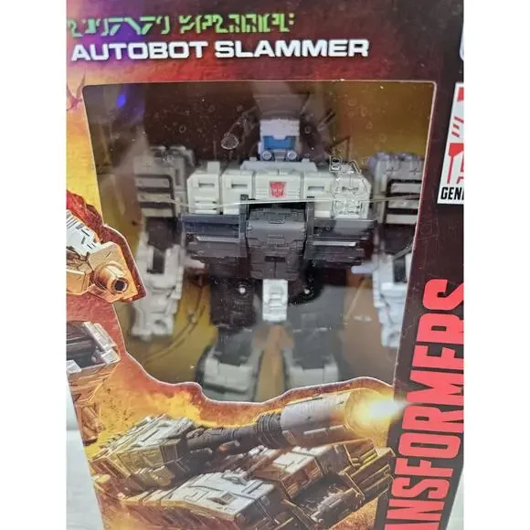 Transformers Kingdom Autobot Slammer Figure Deluxe Class Hasbro New - Picture 2 of 7
